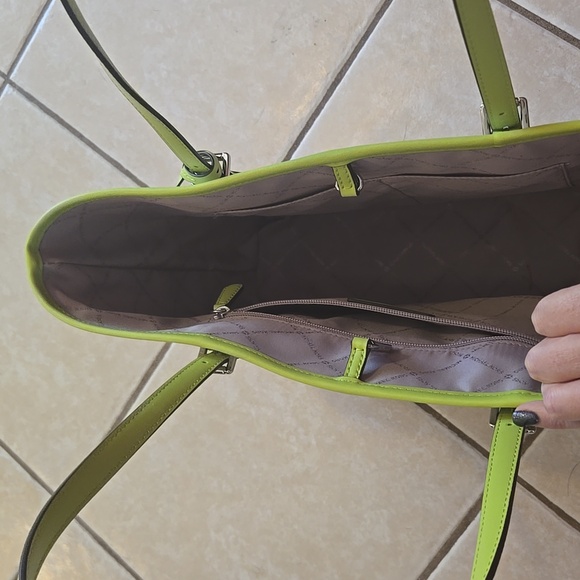 Like new michael kors tote - Picture 3 of 3